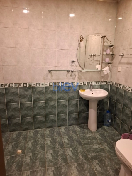 Aylıq Kirayə 3 otaqlı Yeni Tikili bina evi  130m², Bakı