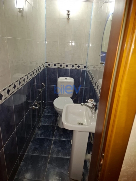 Aylıq Kirayə 3 otaqlı Yeni Tikili bina evi  130m², Bakı