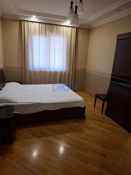 Aylıq Kirayə 3 otaqlı Yeni Tikili bina evi  130m², Bakı