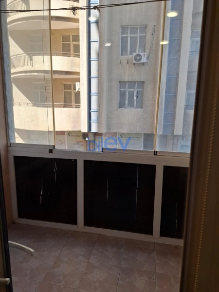 Aylıq Kirayə 3 otaqlı Yeni Tikili bina evi  130m², Bakı