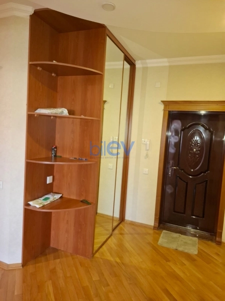 Aylıq Kirayə 3 otaqlı Yeni Tikili bina evi  130m², Bakı