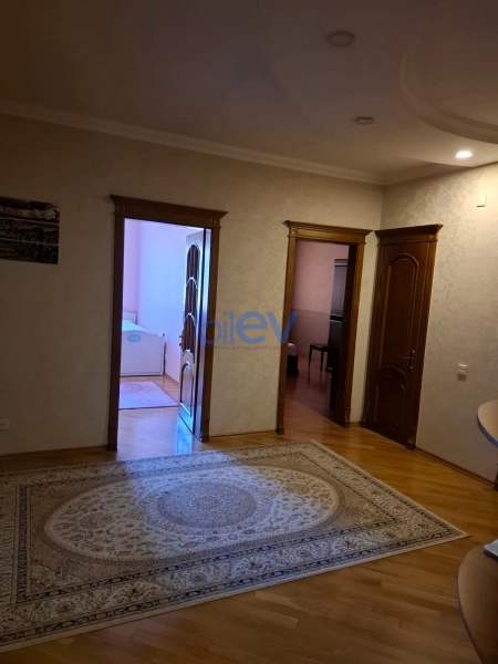 Aylıq Kirayə 3 otaqlı Yeni Tikili bina evi  130m², Bakı