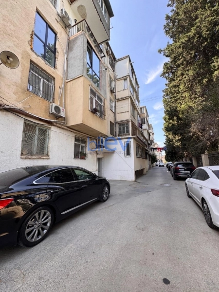 Satış 3 otaqlı Köhnə Tikili bina evi  80m², Bakı