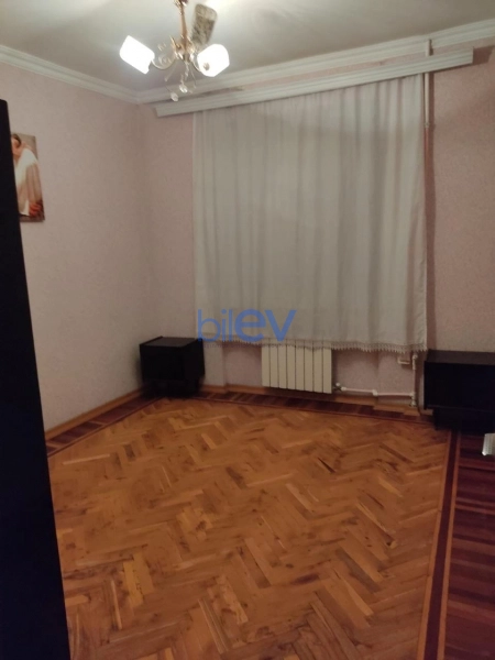 Aylıq Kirayə 5 otaqlı Köhnə Tikili bina evi  110m², Bakı