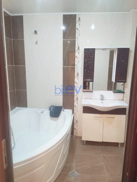 Aylıq Kirayə 3 otaqlı Yeni Tikili bina evi  120m², Bakı