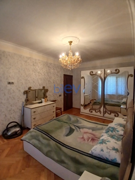 Satış 4 otaqlı Köhnə Tikili bina evi  100m², Bakı