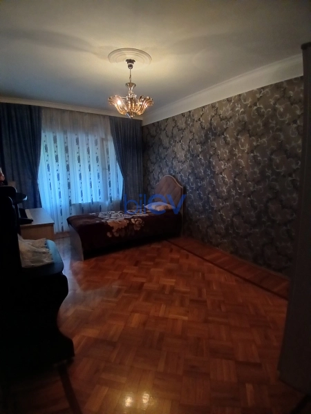 Satış 4 otaqlı Köhnə Tikili bina evi  100m², Bakı