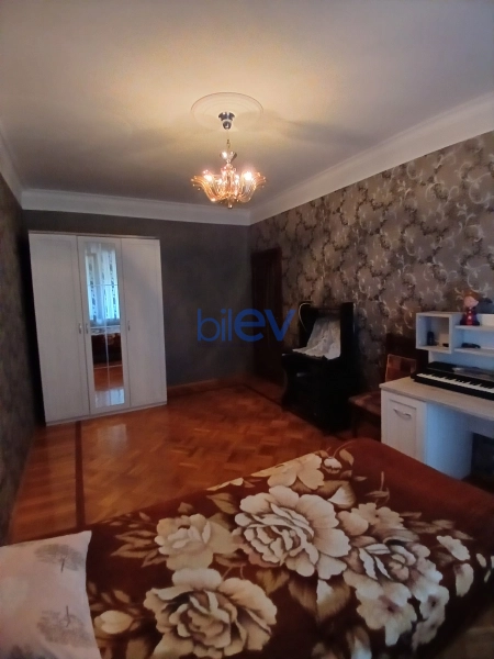Satış 4 otaqlı Köhnə Tikili bina evi  100m², Bakı