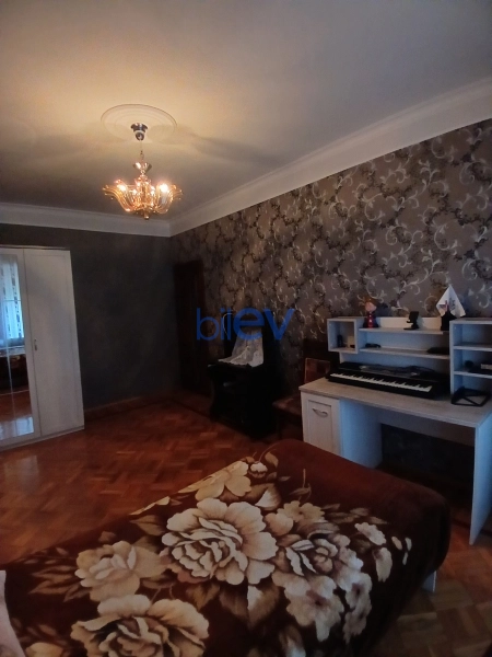 Satış 4 otaqlı Köhnə Tikili bina evi  100m², Bakı