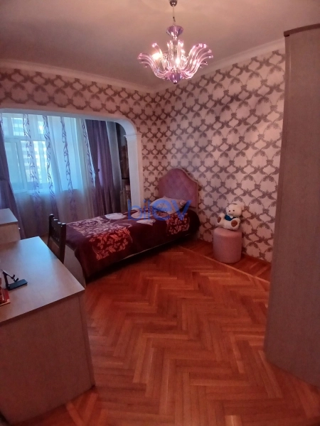 Satış 4 otaqlı Köhnə Tikili bina evi  100m², Bakı