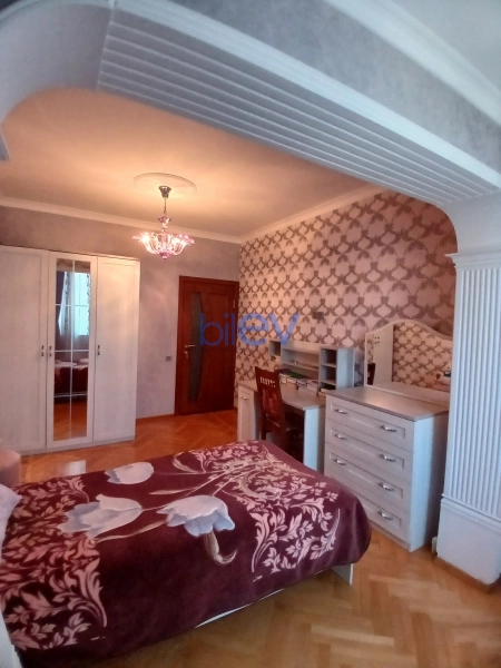 Satış 4 otaqlı Köhnə Tikili bina evi  100m², Bakı