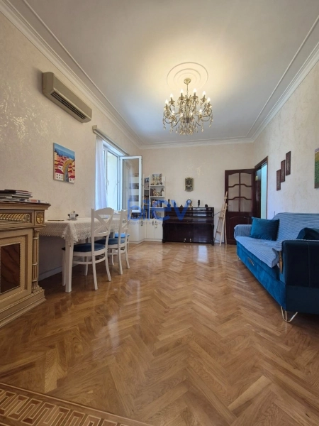 Satış 2 otaqlı Köhnə Tikili bina evi  50m², Bakı