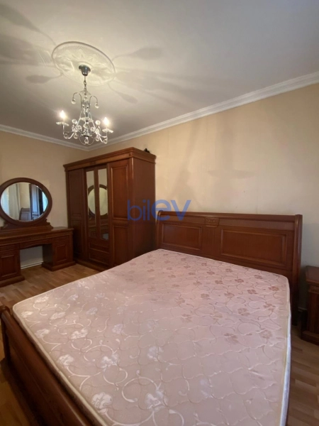 Aylıq Kirayə 3 otaqlı Köhnə Tikili bina evi  80m², Bakı