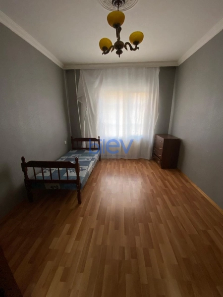 Aylıq Kirayə 3 otaqlı Köhnə Tikili bina evi  80m², Bakı