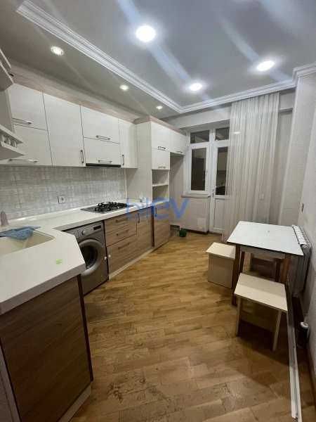 Aylıq Kirayə 2 otaqlı Yeni Tikili bina evi  82m², Bakı