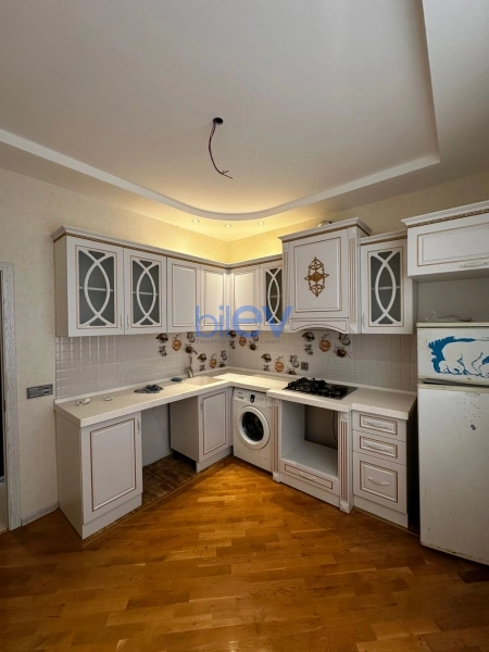 Aylıq Kirayə 3 otaqlı Köhnə Tikili bina evi  80m², Bakı