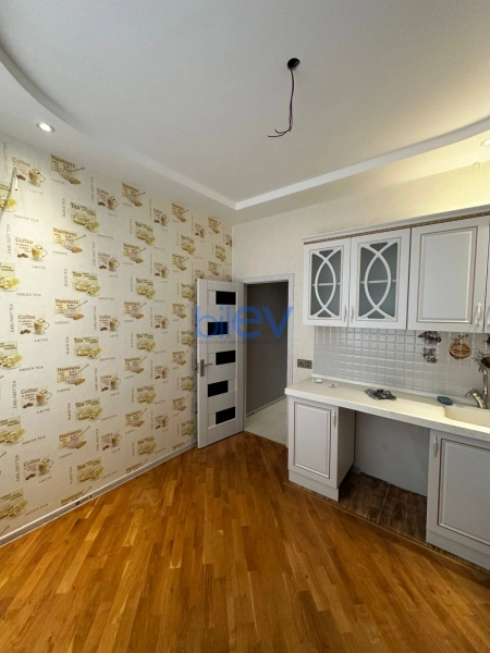 Aylıq Kirayə 3 otaqlı Köhnə Tikili bina evi  80m², Bakı