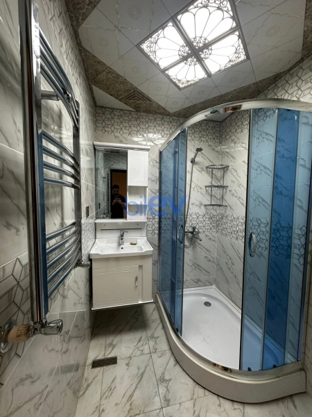 Aylıq Kirayə 3 otaqlı Köhnə Tikili bina evi  80m², Bakı
