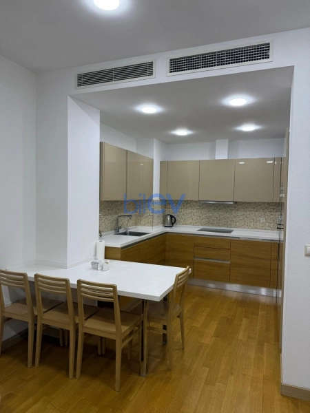 Aylıq Kirayə 2 otaqlı Yeni Tikili bina evi  90m², Bakı