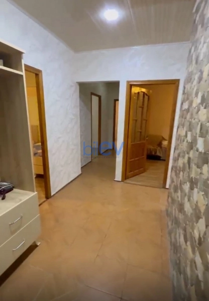 Aylıq Kirayə 5 otaqlı Köhnə Tikili bina evi  138m², Bakı