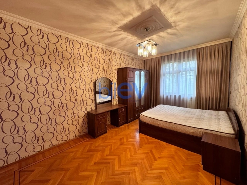 Satış 2 otaqlı Köhnə Tikili bina evi  80m², Bakı