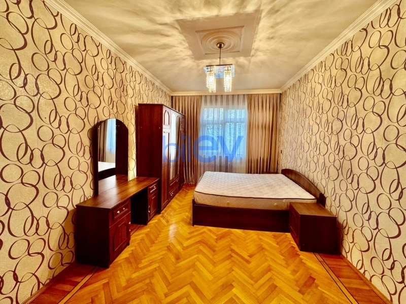 Satış 2 otaqlı Köhnə Tikili bina evi  80m², Bakı