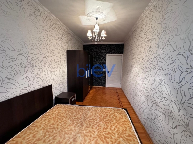 Satış 2 otaqlı Köhnə Tikili bina evi  80m², Bakı