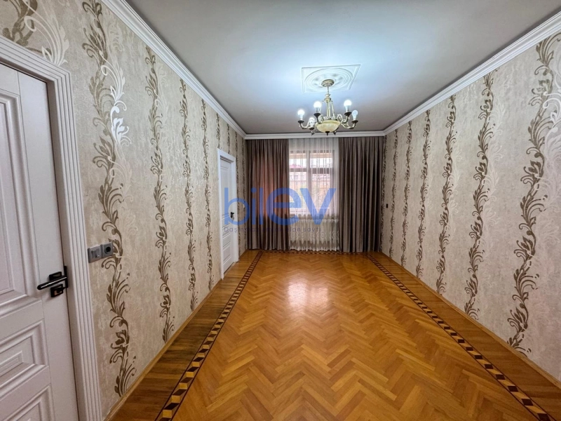 Satış 2 otaqlı Köhnə Tikili bina evi  80m², Bakı