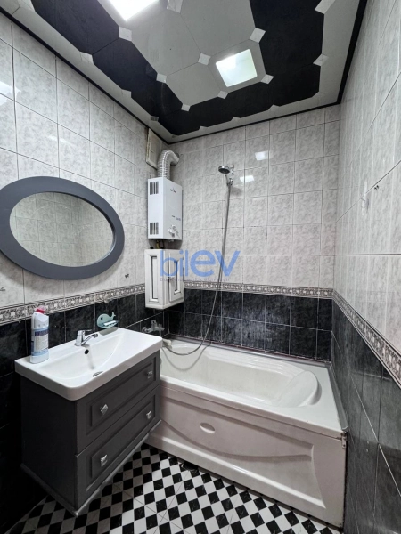Satış 2 otaqlı Köhnə Tikili bina evi  80m², Bakı