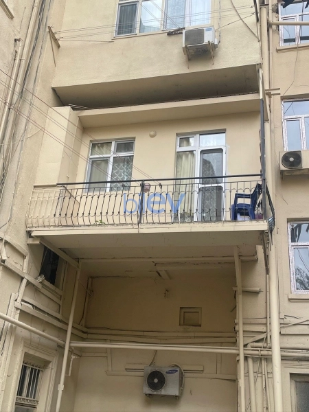 Satış 3 otaqlı Köhnə Tikili bina evi  64m², Bakı
