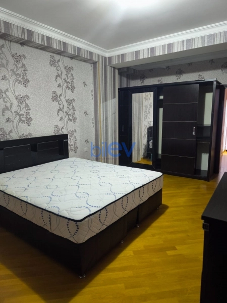 Aylıq Kirayə 3 otaqlı Yeni Tikili bina evi  132m², Bakı