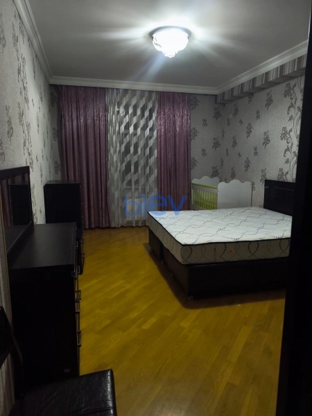 Aylıq Kirayə 3 otaqlı Yeni Tikili bina evi  132m², Bakı