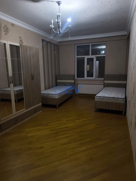 Aylıq Kirayə 3 otaqlı Yeni Tikili bina evi  132m², Bakı