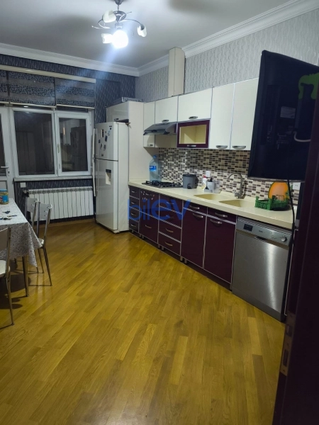 Aylıq Kirayə 3 otaqlı Yeni Tikili bina evi  132m², Bakı