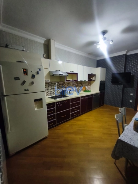 Aylıq Kirayə 3 otaqlı Yeni Tikili bina evi  132m², Bakı