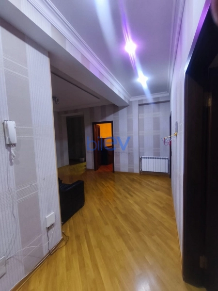 Aylıq Kirayə 3 otaqlı Yeni Tikili bina evi  132m², Bakı