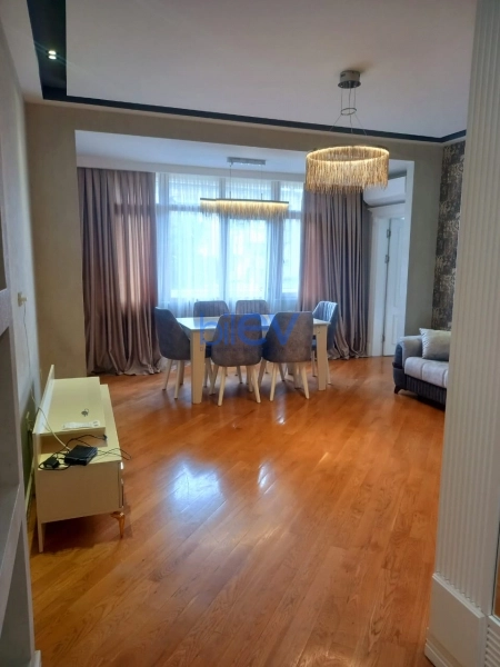 Aylıq Kirayə 3 otaqlı Yeni Tikili bina evi  85m², Bakı