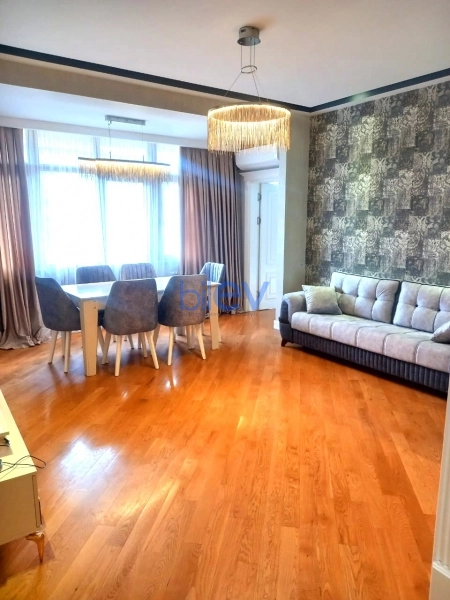 Aylıq Kirayə 3 otaqlı Yeni Tikili bina evi  85m², Bakı