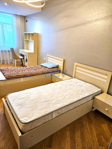 Aylıq Kirayə 3 otaqlı Yeni Tikili bina evi  85m², Bakı