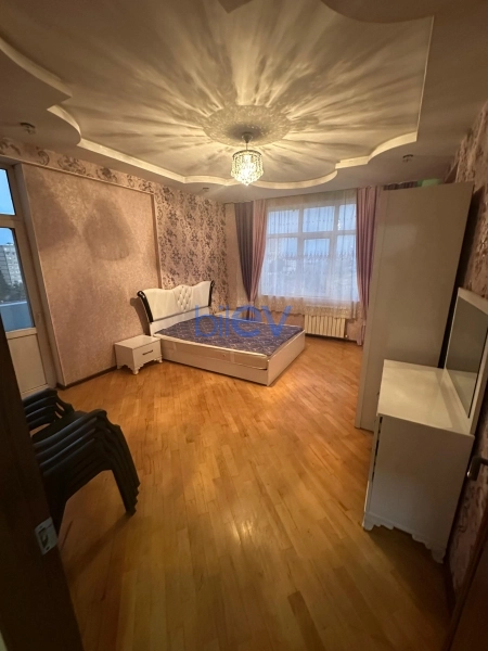 Aylıq Kirayə 3 otaqlı Yeni Tikili bina evi  120m², Bakı