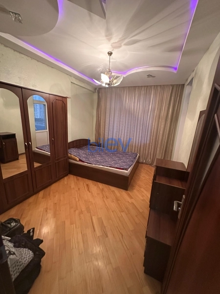 Aylıq Kirayə 3 otaqlı Yeni Tikili bina evi  120m², Bakı