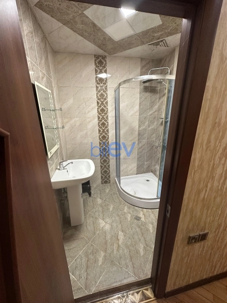Aylıq Kirayə 3 otaqlı Yeni Tikili bina evi  120m², Bakı