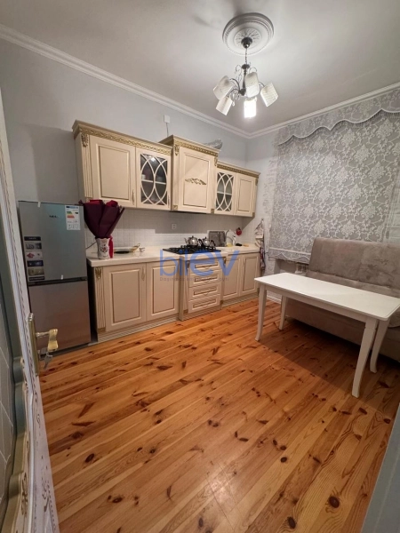 Aylıq Kirayə 4 otaqlı Həyət evi  130m², Bakı