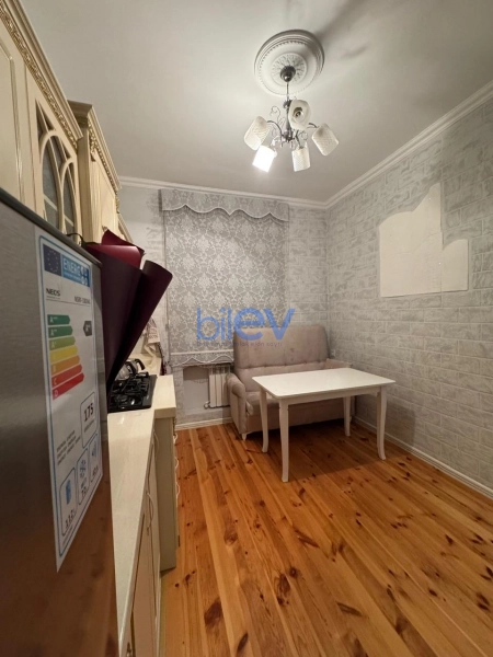 Aylıq Kirayə 4 otaqlı Həyət evi  130m², Bakı