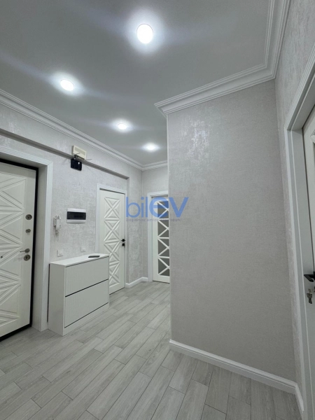 Aylıq Kirayə 3 otaqlı Yeni Tikili bina evi  80m², Bakı