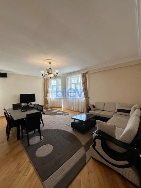 Aylıq Kirayə 3 otaqlı Yeni Tikili bina evi  125m², Bakı