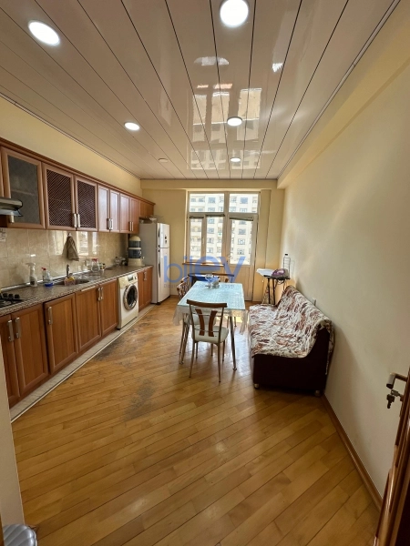 Aylıq Kirayə 3 otaqlı Yeni Tikili bina evi  125m², Bakı