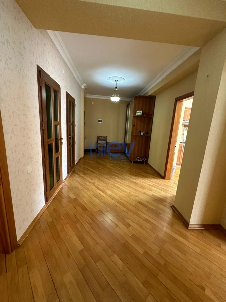 Aylıq Kirayə 3 otaqlı Yeni Tikili bina evi  125m², Bakı