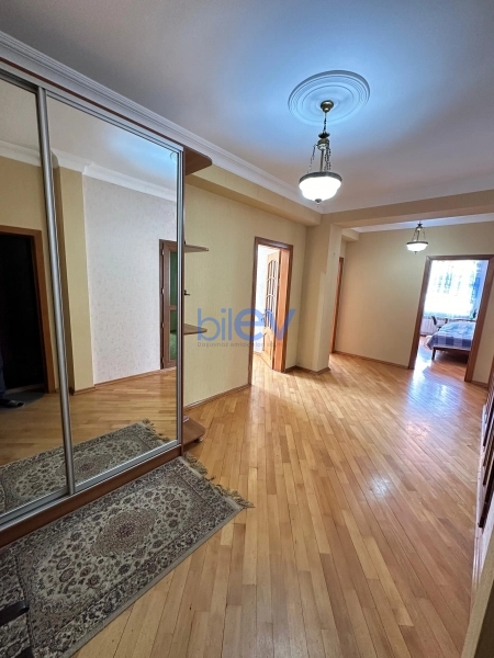 Aylıq Kirayə 3 otaqlı Yeni Tikili bina evi  125m², Bakı