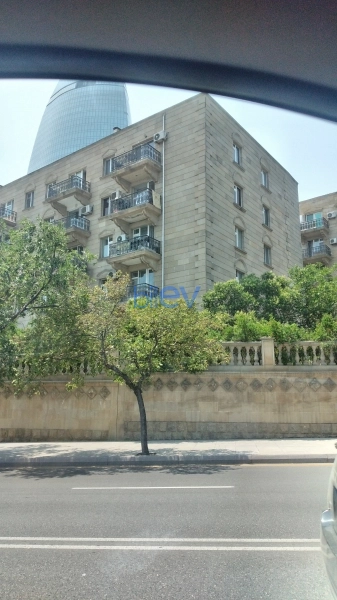 Satış 2 otaqlı Köhnə Tikili bina evi  45m², Bakı